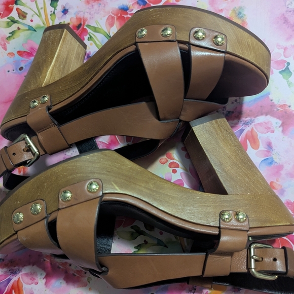 Coach Brown and Gold Heels with Chunky Block Design - Picture 10 of 11